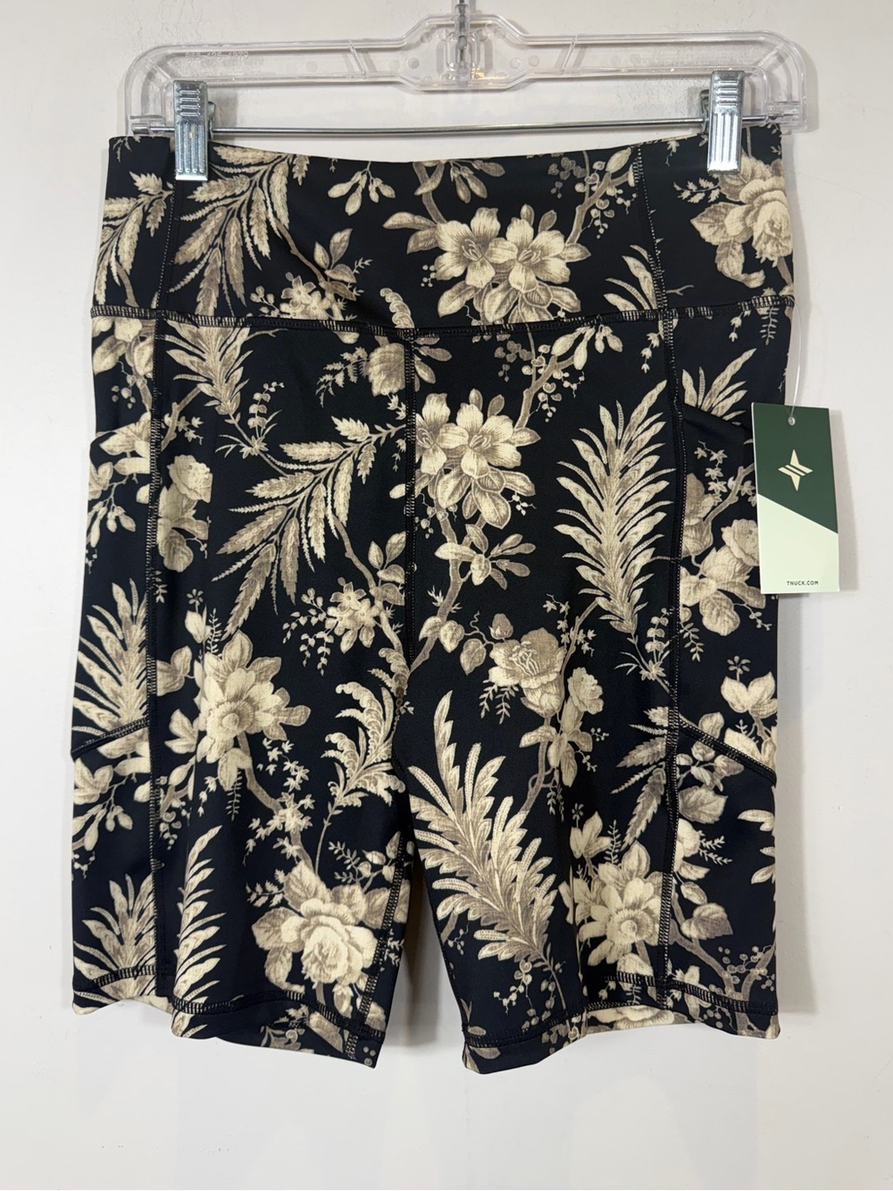 Tuckernuck NWT Women's Black & Cream Floral Active Bike Shorts Side Pockets M